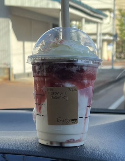 ストロベリー メリークリーム フラペチーノ